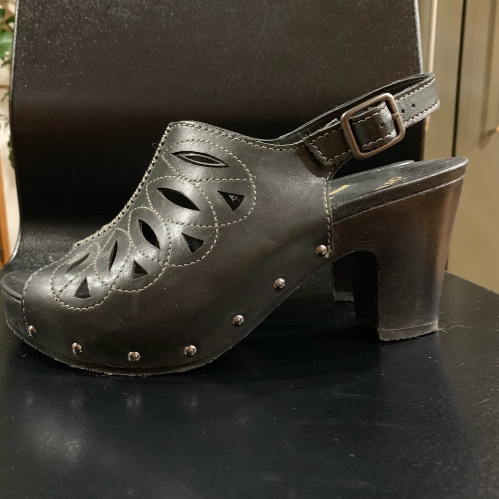 NWOT dansko shoes